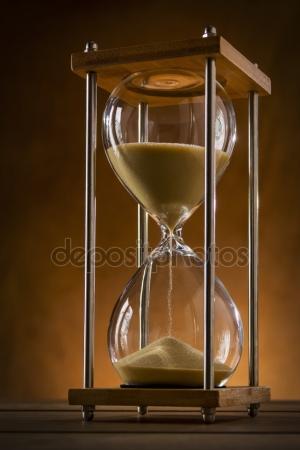 https://hu.depositphotos.com/48483319/stock-photo-illuminated-hourglass-in-a-wooden.html